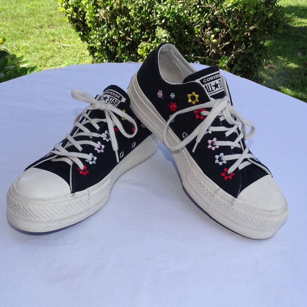 Converse Platform Low Rise All Stars with Flower Embroidery Size 7